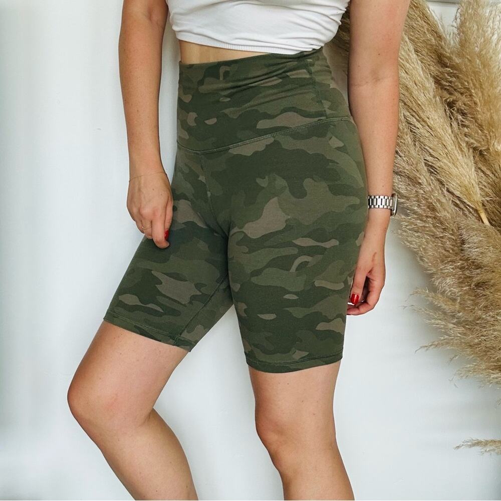 OLD NAVY Olive Green Tan Camo Print High Rise Waisted Biker Shorts 8" Inseam L